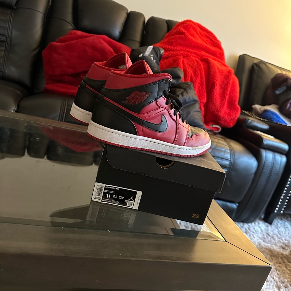 Jordan 1 Mid - Picture 6 of 8